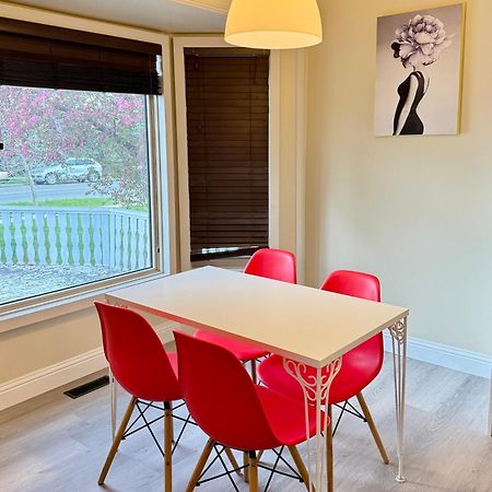 Gorgeous House&30 Second Bus Station Close C-Train& Free Parking Calgary Luaran gambar