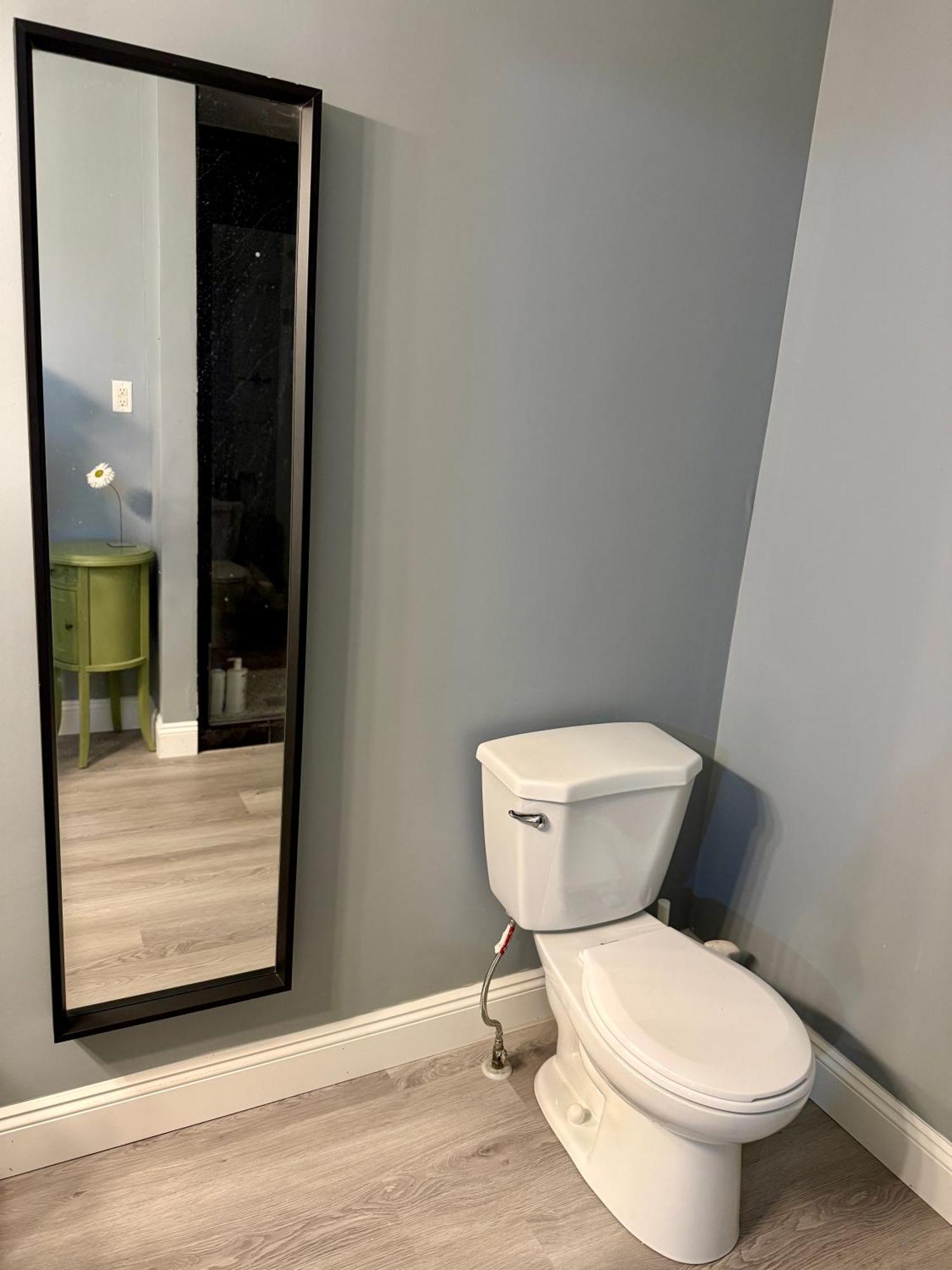 Gorgeous House&30 Second Bus Station Close C-Train& Free Parking Calgary Luaran gambar
