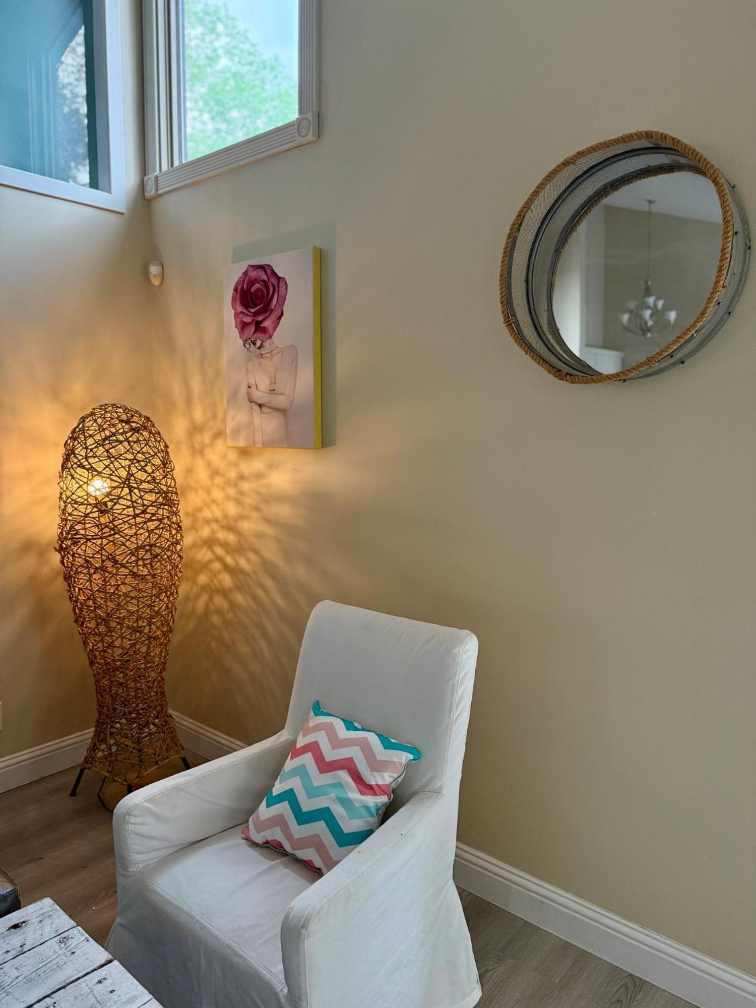 Gorgeous House&30 Second Bus Station Close C-Train& Free Parking Calgary Luaran gambar