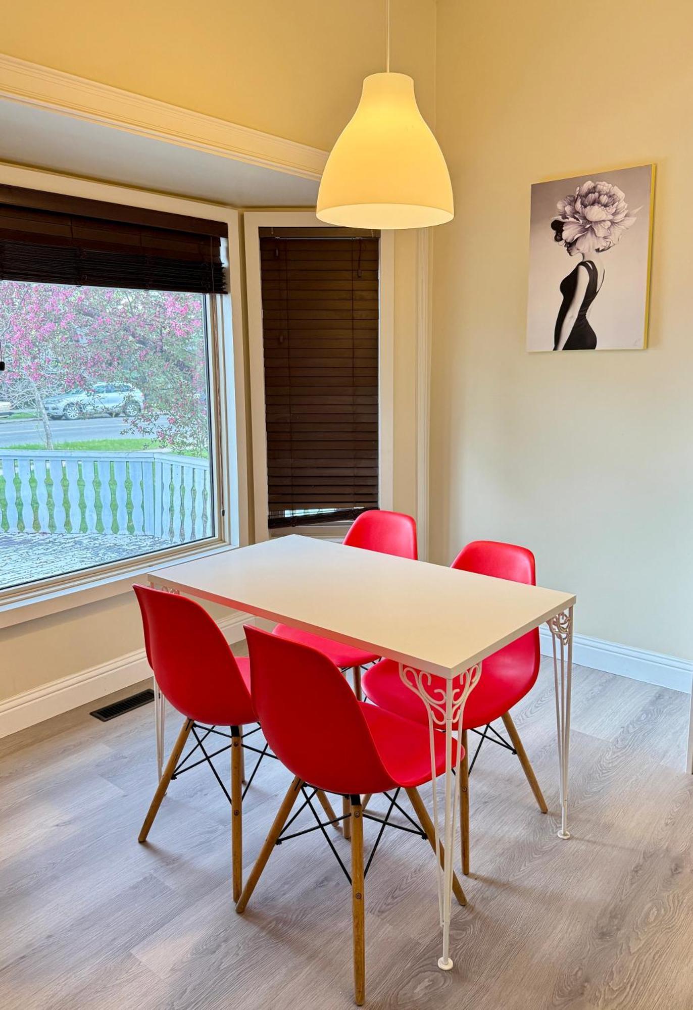 Gorgeous House&30 Second Bus Station Close C-Train& Free Parking Calgary Luaran gambar